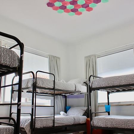 Rich & Poor Hostel Албуфейра Экстерьер фото